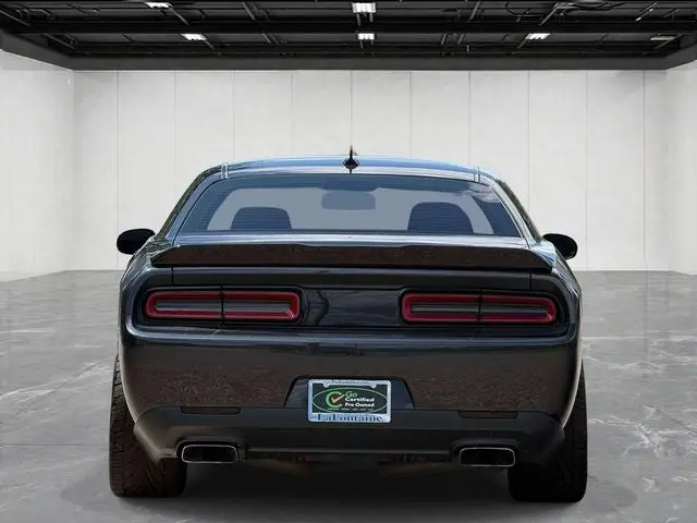 2017 Dodge Challenger R/T photo 4