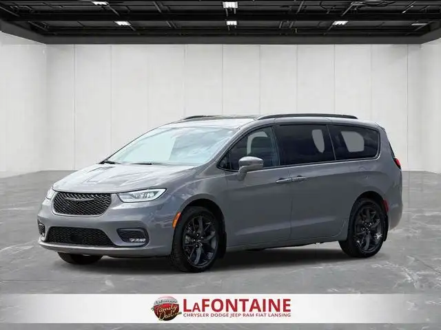2022 Chrysler Pacifica Touring-L AWD's photo