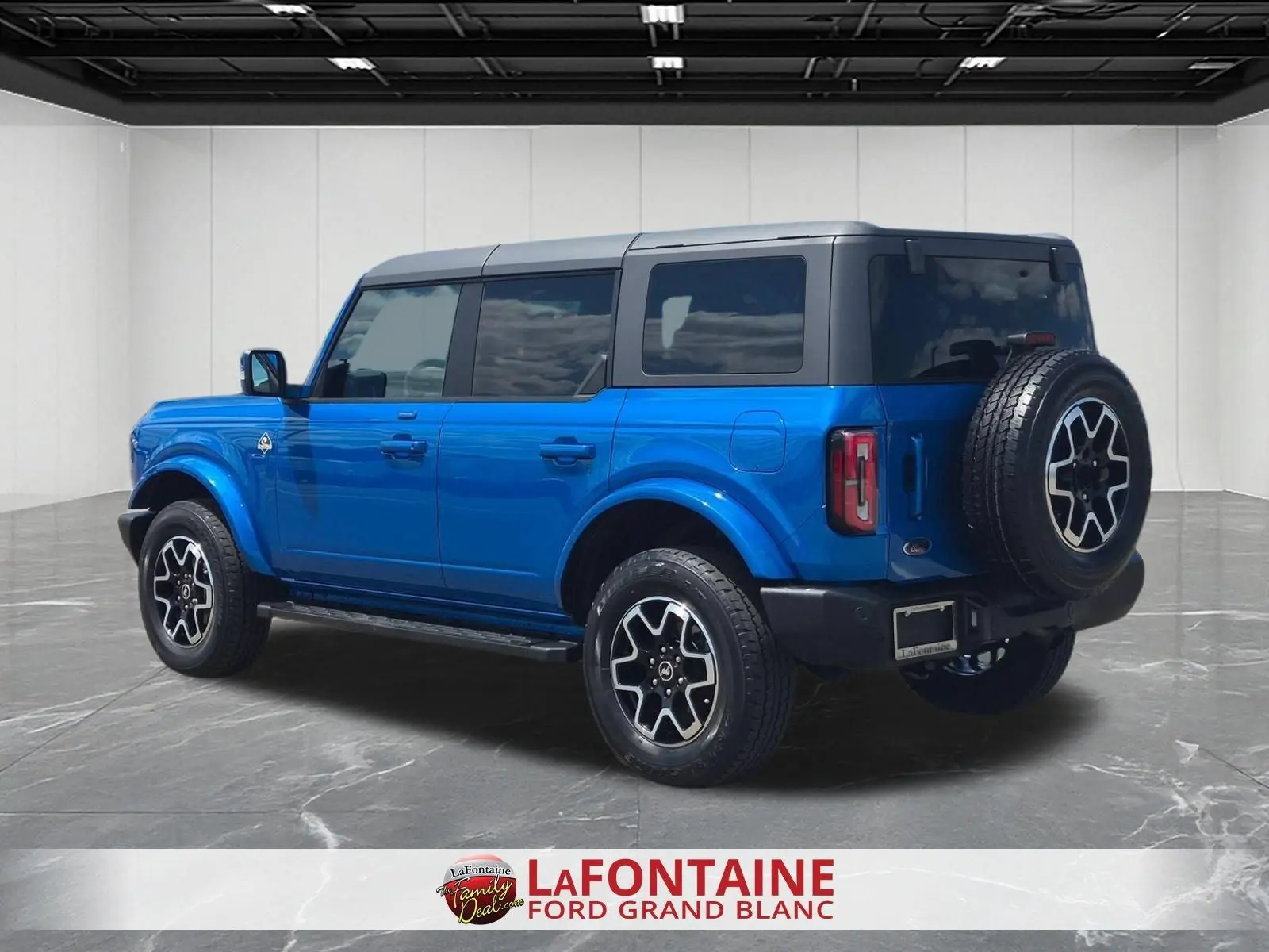 2023 Ford Bronco Outer Banks 4x4 photo 3