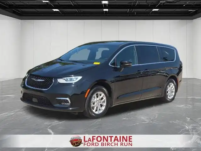 2025 Chrysler Pacifica Select's photo