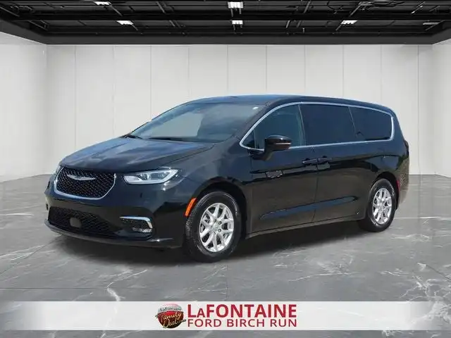 2025 Chrysler Pacifica Limited's photo