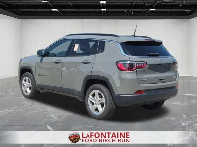 2023 Jeep Compass Latitude 4X4 photo 3