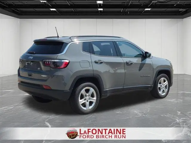 2023 Jeep Compass Latitude 4X4 photo 5
