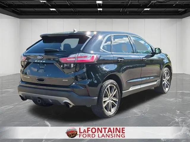 2021 Ford Edge Titanium AWD photo 5