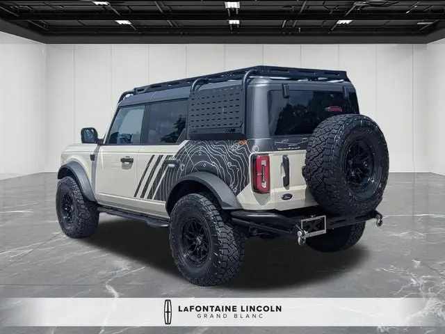 2025 Ford Bronco Badlands 4x4 photo 3