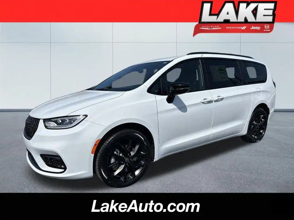 2026 Chrysler Pacifica Select AWD's photo