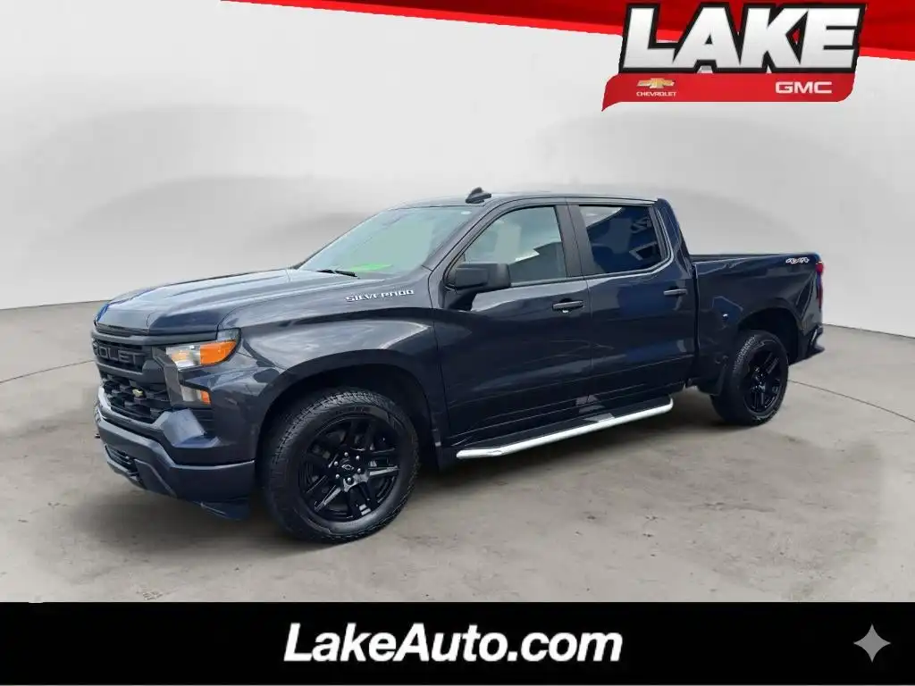 2023 Chevrolet Silverado 1500 Custom 4X4 Crew Cab Short Box's photo