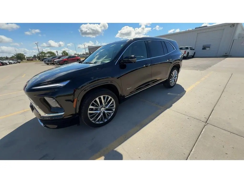 2025 Buick Enclave Avenir AWD photo 5