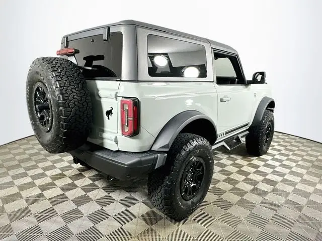 2021 Ford Bronco First Edition Advanced 4x4 photo 3
