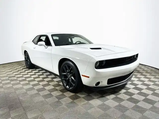 2022 Dodge Challenger SXT Auto's photo