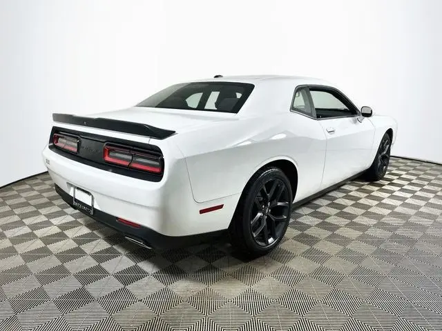 2022 Dodge Challenger SXT Auto photo 3