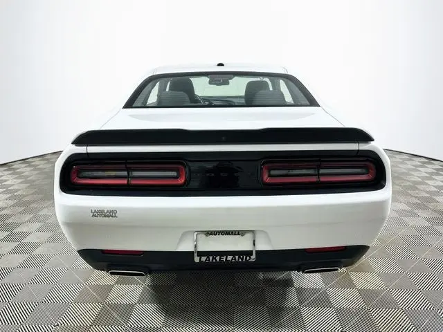 2022 Dodge Challenger SXT Auto photo 4
