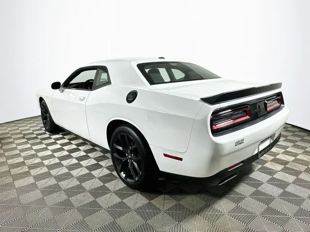 2022 Dodge Challenger SXT Auto photo 5