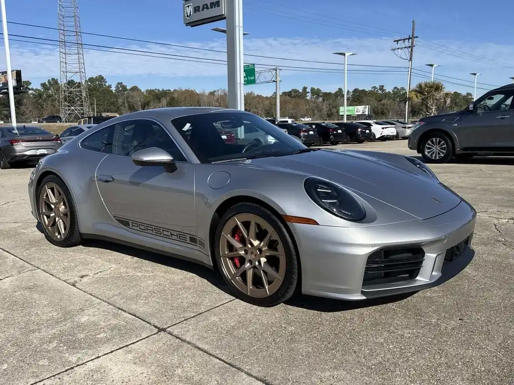 2025 Porsche 911 Carrera S Coupe's photo