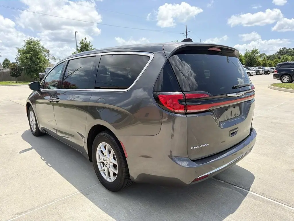 2023 Chrysler Pacifica Touring L photo 5