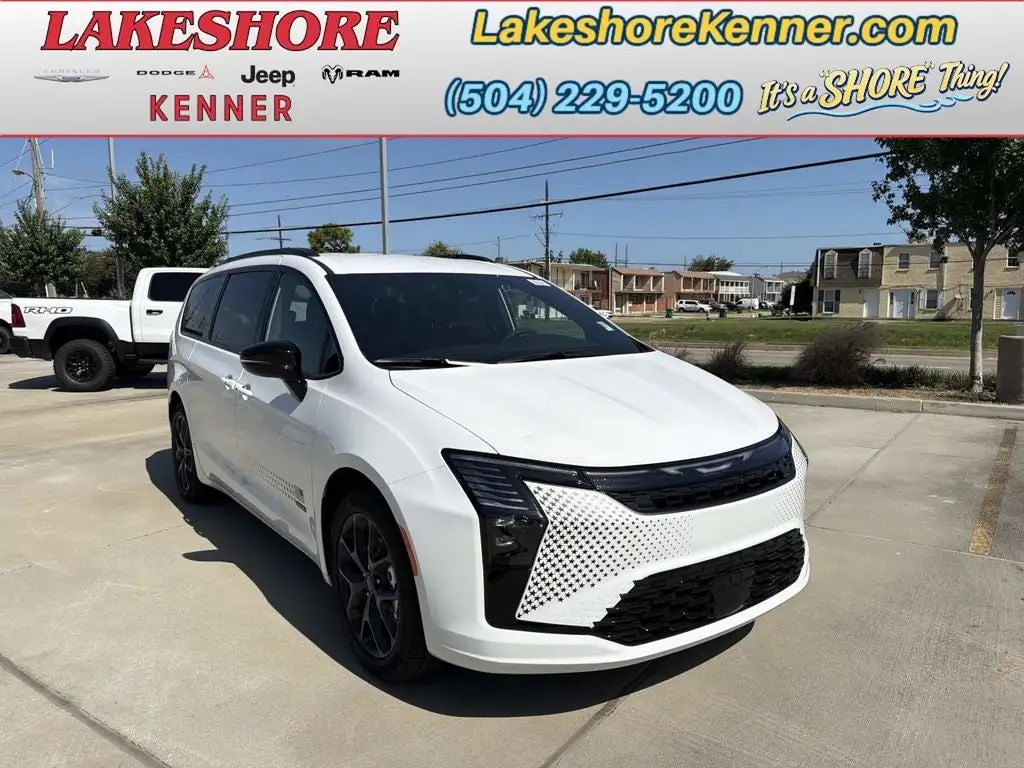 2027 Chrysler Pacifica Select's photo