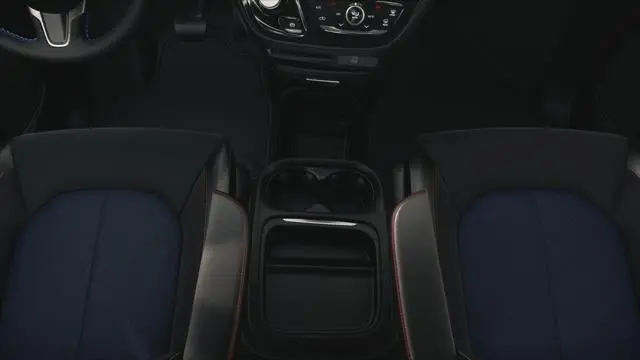 2027 Chrysler Pacifica Select photo 3