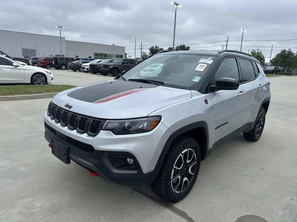 2025 Jeep Compass Trailhawk 4X4 photo 3