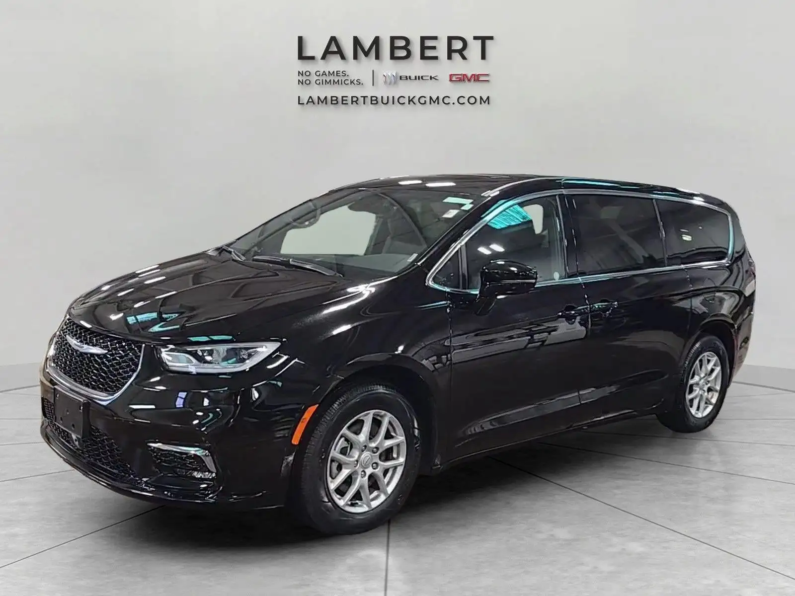 2025 Chrysler Pacifica Select's photo