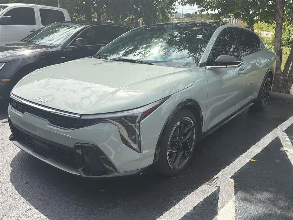 2025 Kia K4 GT-Line Auto's photo
