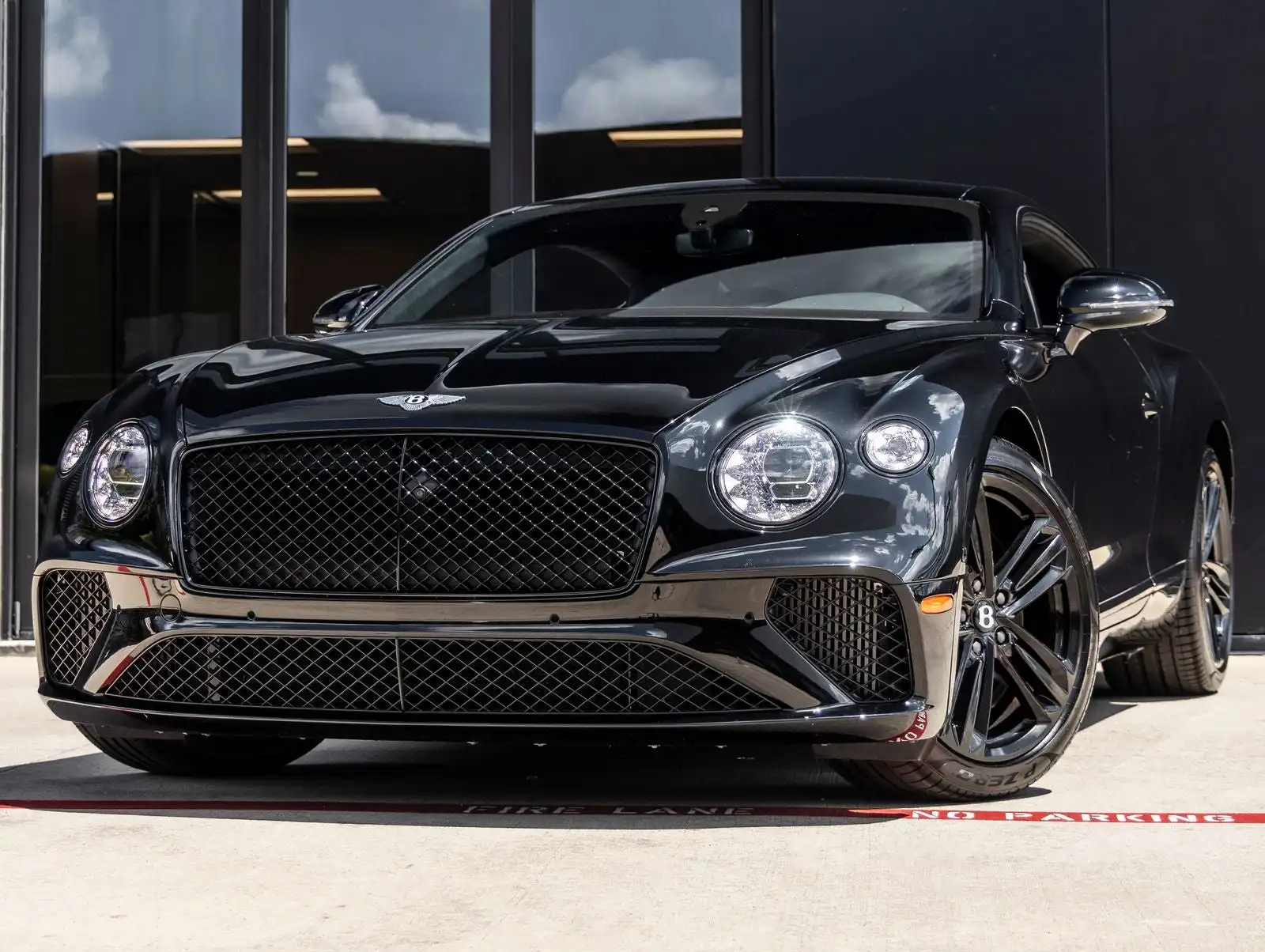 2023 Bentley Continental GT V8 Mulliner's photo