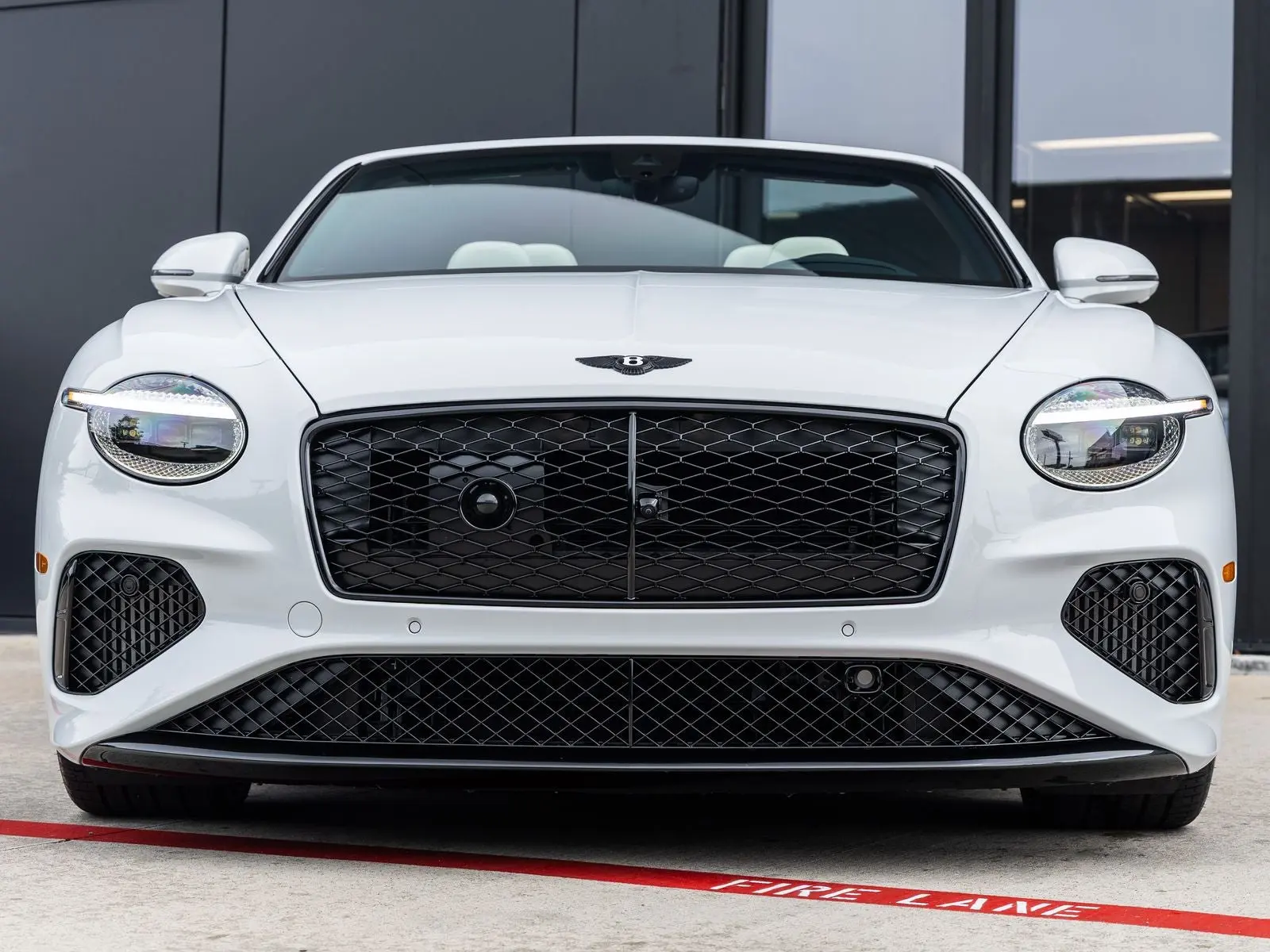 2025 Bentley Continental GT V8 Mulliner photo 4