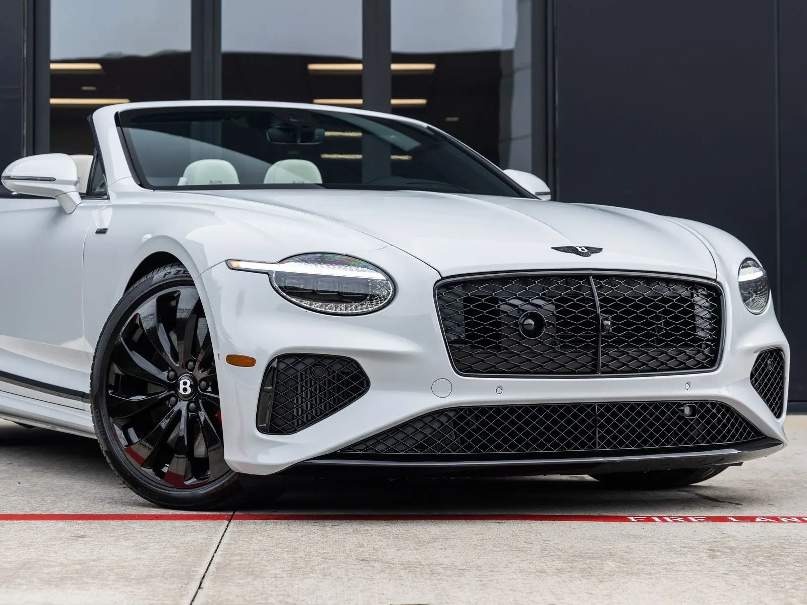 2025 Bentley Continental GT V8 Mulliner photo 5