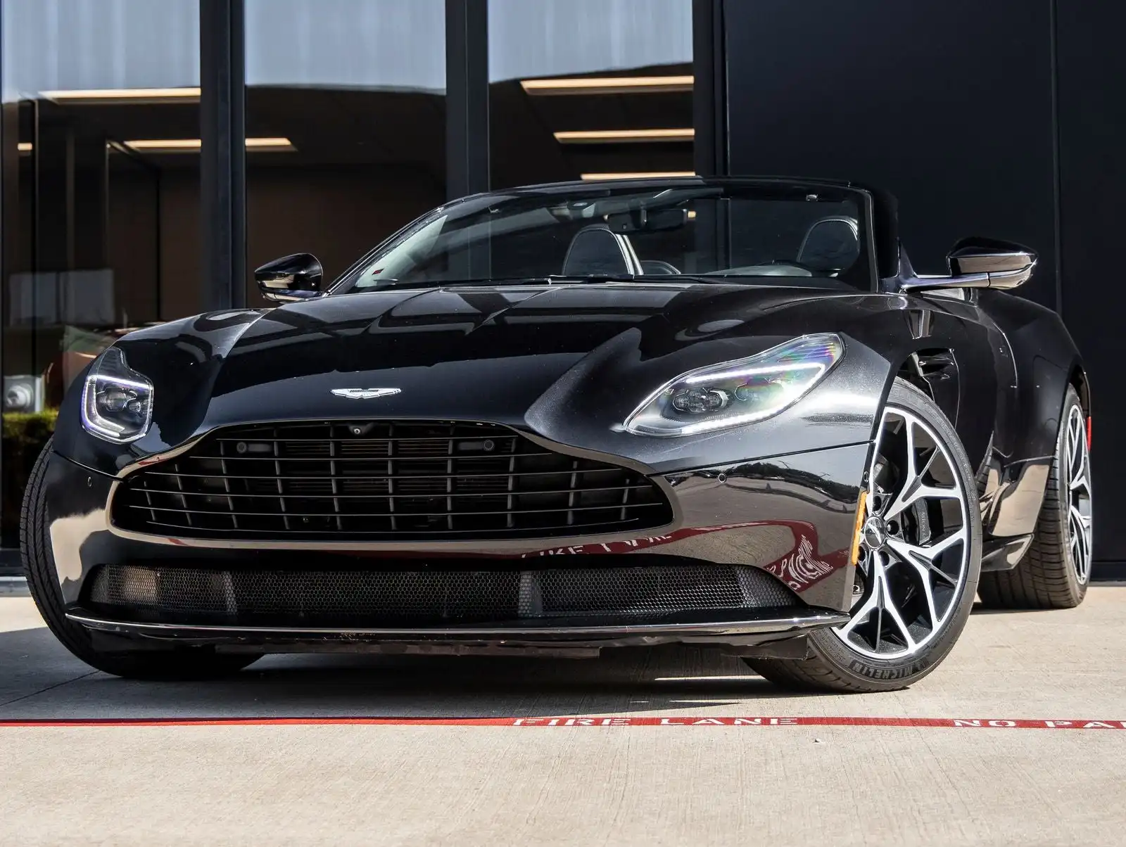 2019 Aston Martin DB11 V8 Volante's photo