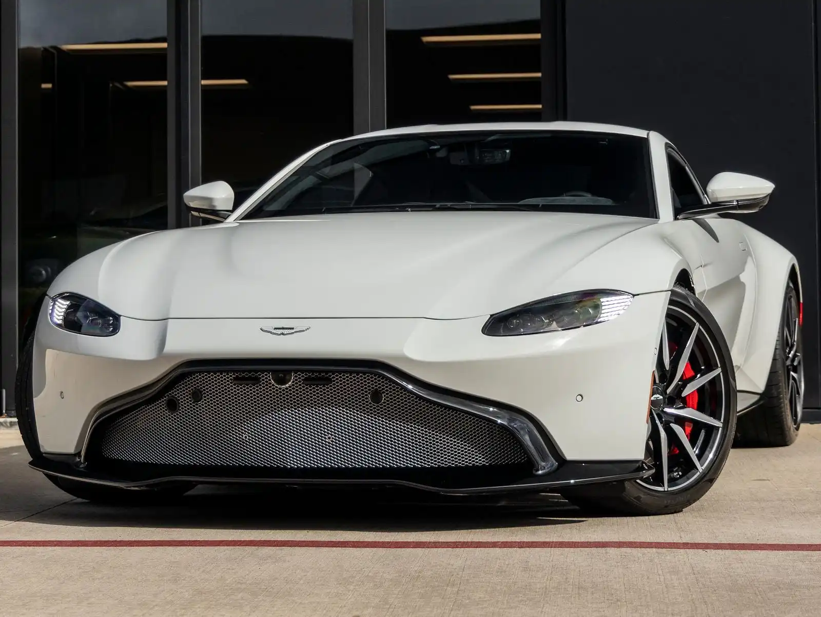 2019 Aston Martin Vantage 4.0 V8's photo