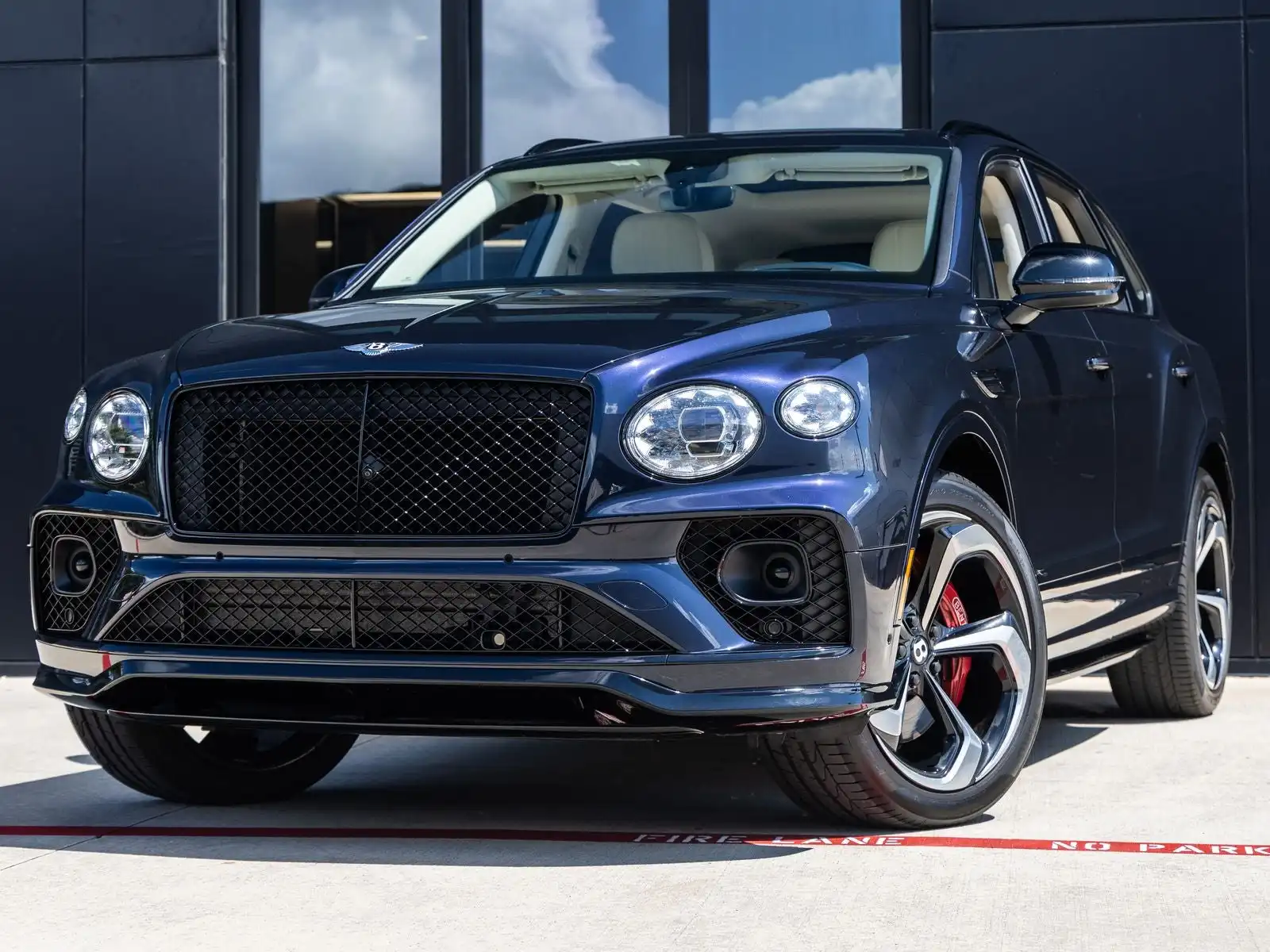 2023 Bentley Bentayga S's photo