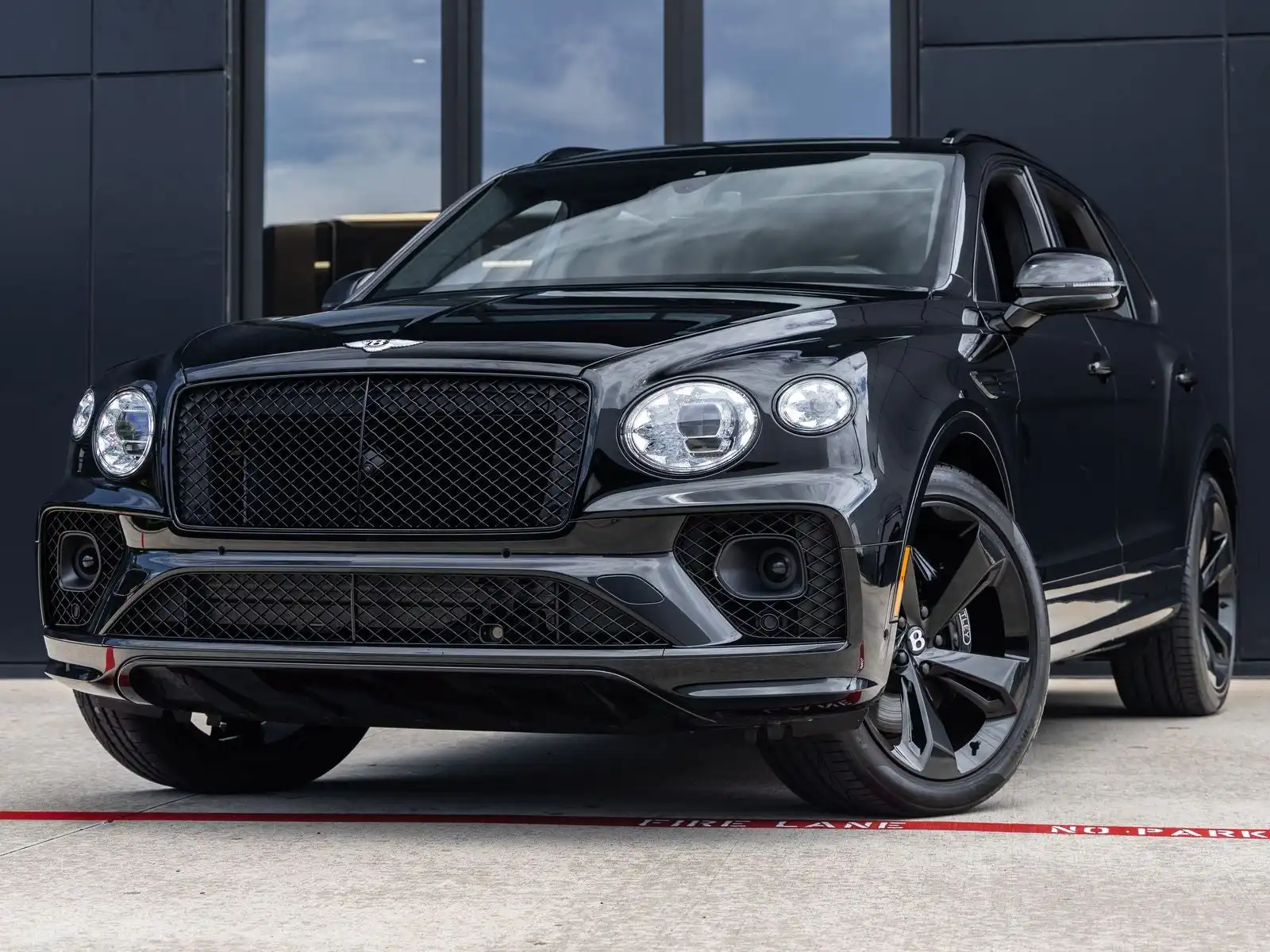 2023 Bentley Bentayga V8's photo