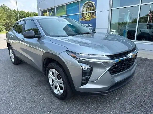 2025 Chevrolet Trax LS's photo