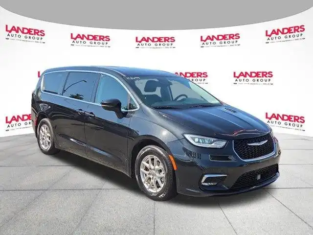 2023 Chrysler Pacifica Touring L's photo