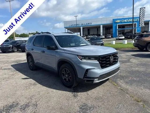 2025 Honda Pilot TrailSport AWD's photo
