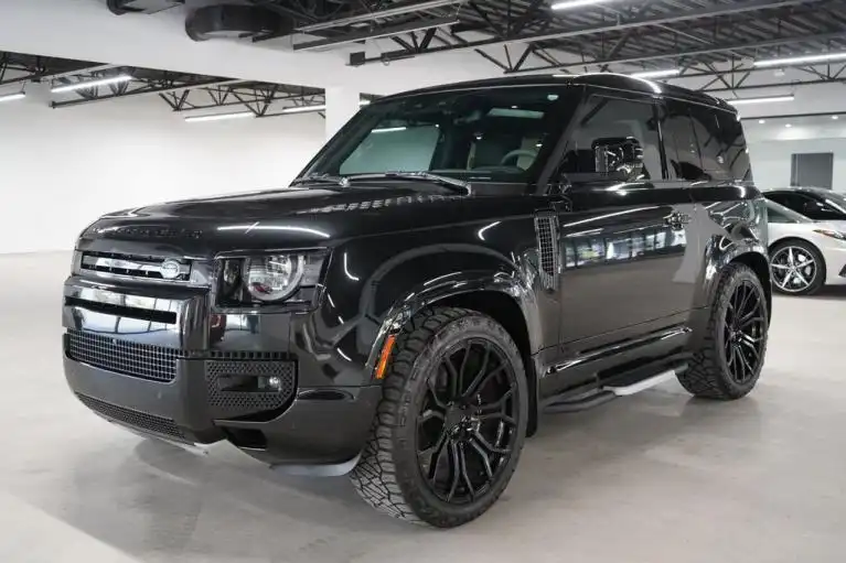2023 Land Rover Defender V8's photo