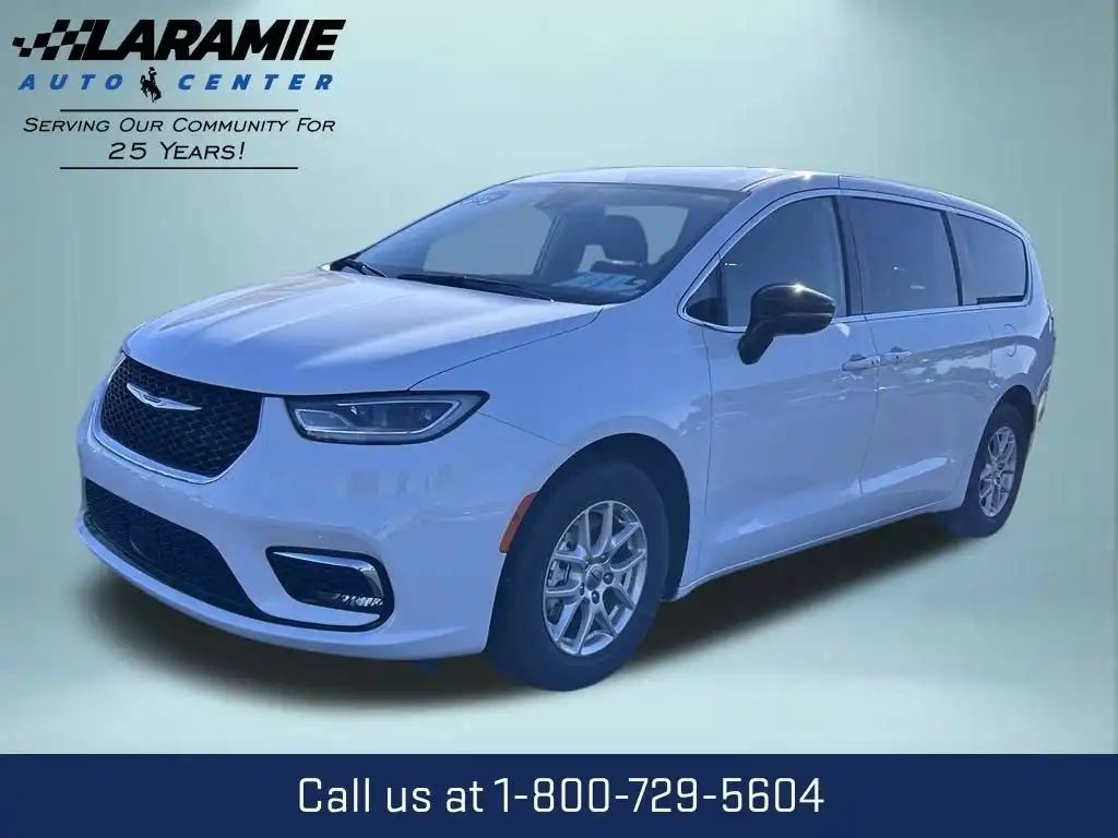 2024 Chrysler Pacifica Touring L's photo
