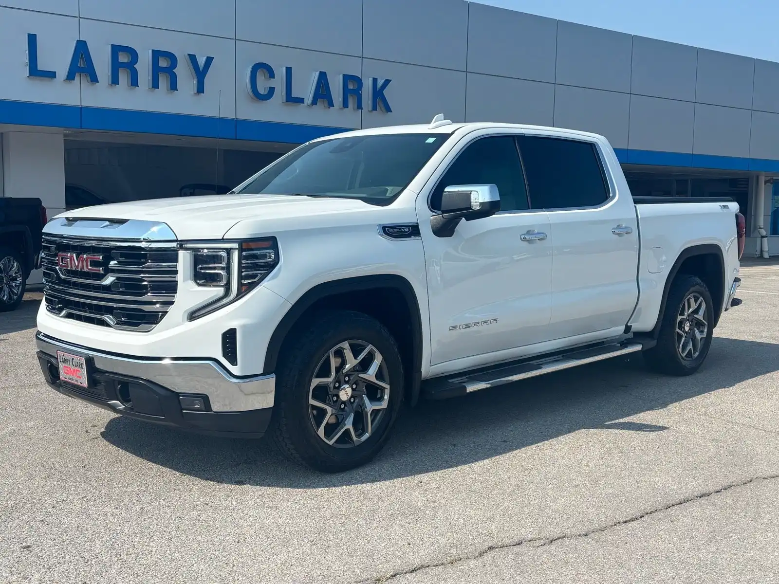 2023 GMC Sierra 4WD Crew Cab Short Box SLT's photo