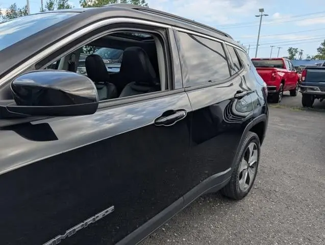 2017 Jeep Compass Latitude 4X4 photo 5