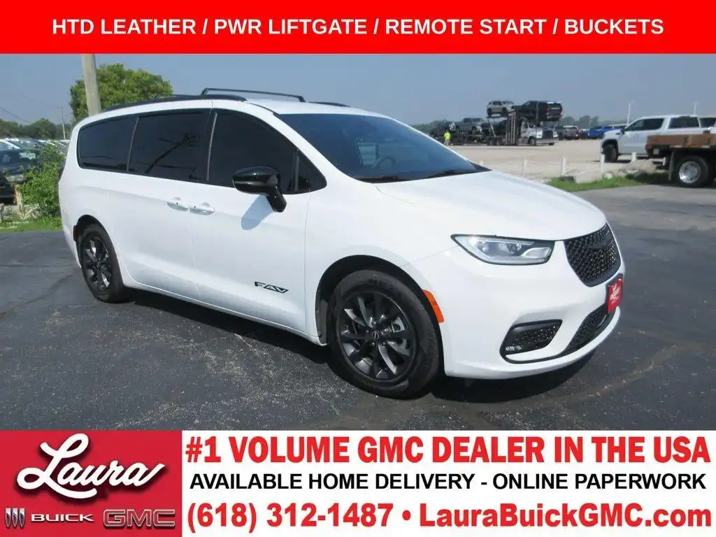 2025 Chrysler Pacifica Select's photo