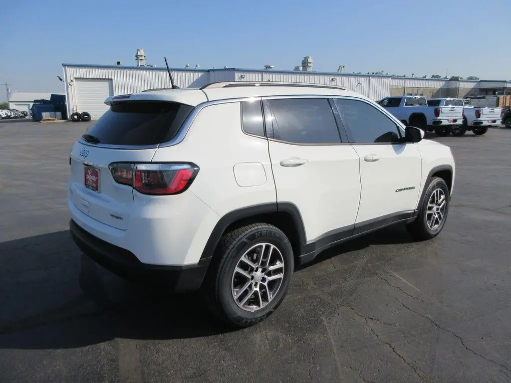 2017 Jeep Compass Latitude 4WD photo 4
