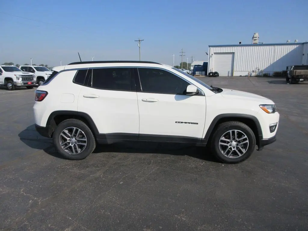 2017 Jeep Compass Latitude 4WD photo 5
