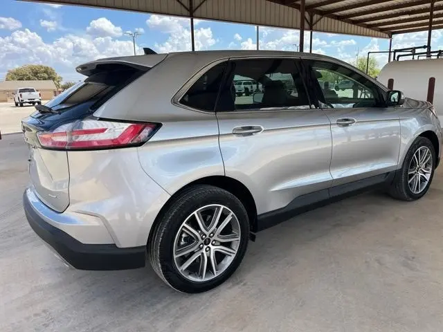 2024 Ford Edge Titanium AWD photo 4