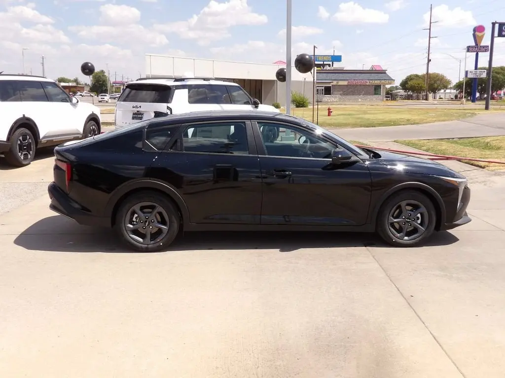 2026 Kia K4 LXS Auto photo 5