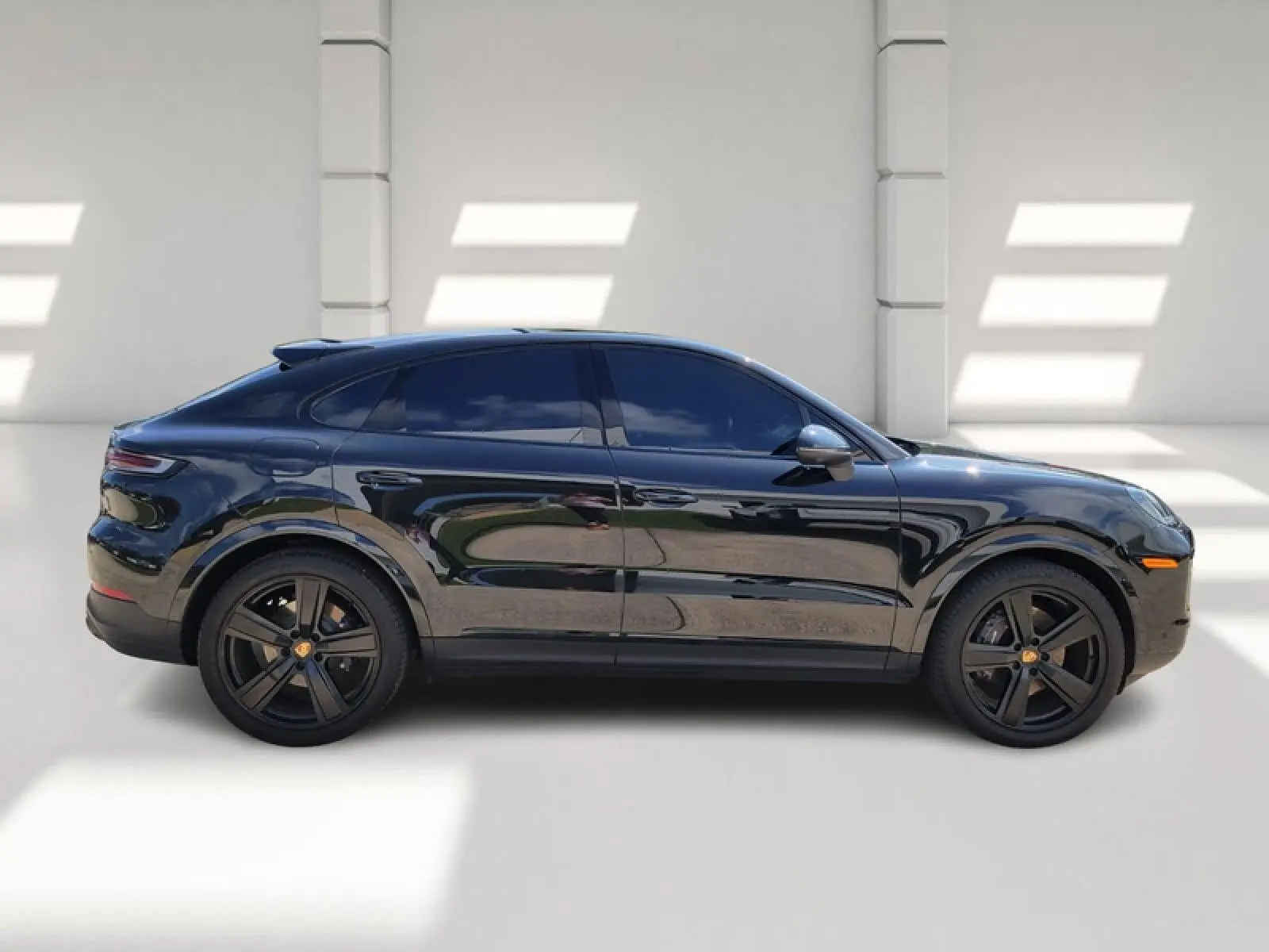 2025 Porsche Cayenne Base photo 5