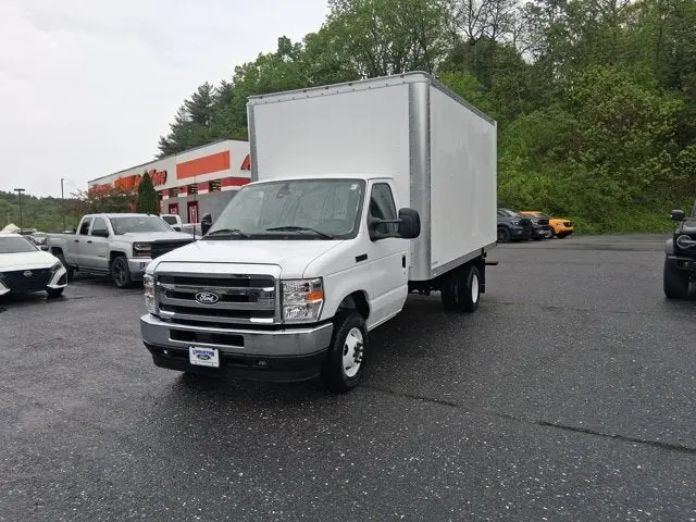 2026 Ford E-Series DRW E-450 Super Duty 158 in WB photo 3