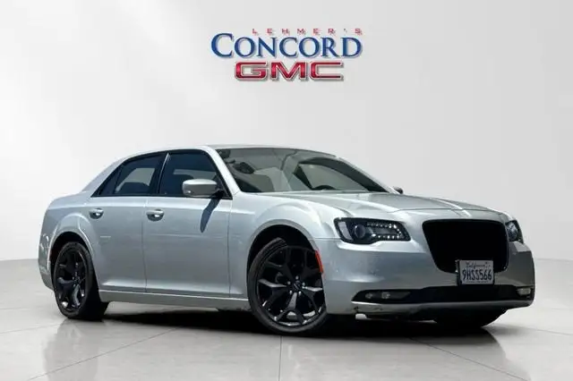 2023 Chrysler 300 S photo 1