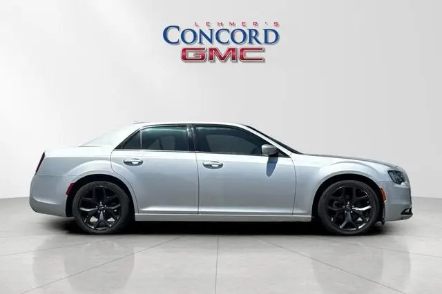 2023 Chrysler 300 S photo 3