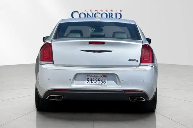 2023 Chrysler 300 S photo 5