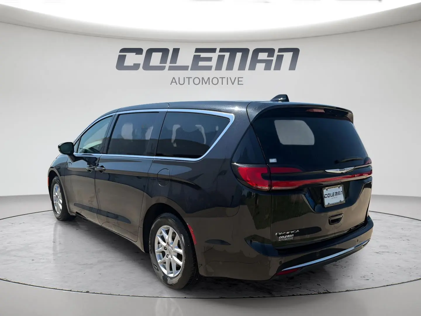 2023 Chrysler Pacifica Touring L photo 3