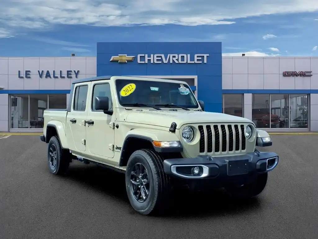2022 Jeep Gladiator Sport S's photo